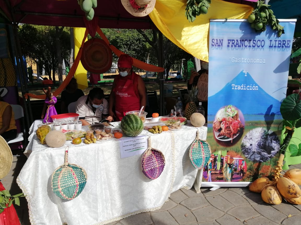 CTipitapa's tweet photo. Concurso Departamental de #Managua de las comidas de Cuaresma #Tipitapa participa con 3 mujeres representantes de nuestro Municipio #OrgulloDeMiPais 
#ManaguaSandinista #20Marzo 
@FloryCantoX @Florturbera @samcarrion18 @krupskaya_ny @TPU19J @fr1nkro @MaryuriRG @rolisandinai https://t.co/JmnrpuLoqC