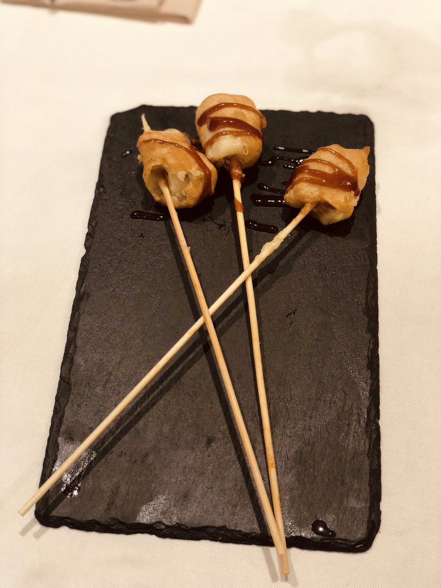 VisiPrieto's tweet photo. 🥘 𝖧𝗈𝗒 𝗆𝖾 𝗉𝗎𝗌𝖾 𝗅𝖺𝗌 𝖻𝗈𝗍𝖺𝗌 ! 
.........𝗻̃𝗮𝗺 𝗻̃𝗮𝗺.............

 #fotografiagastronomica #foodphotography #food #instafood #fotografia #photography #instadrink  #foodphotographer #gastronomia #kaprichorestaurantes #iphonex https://t.co/qAusLLCFbF