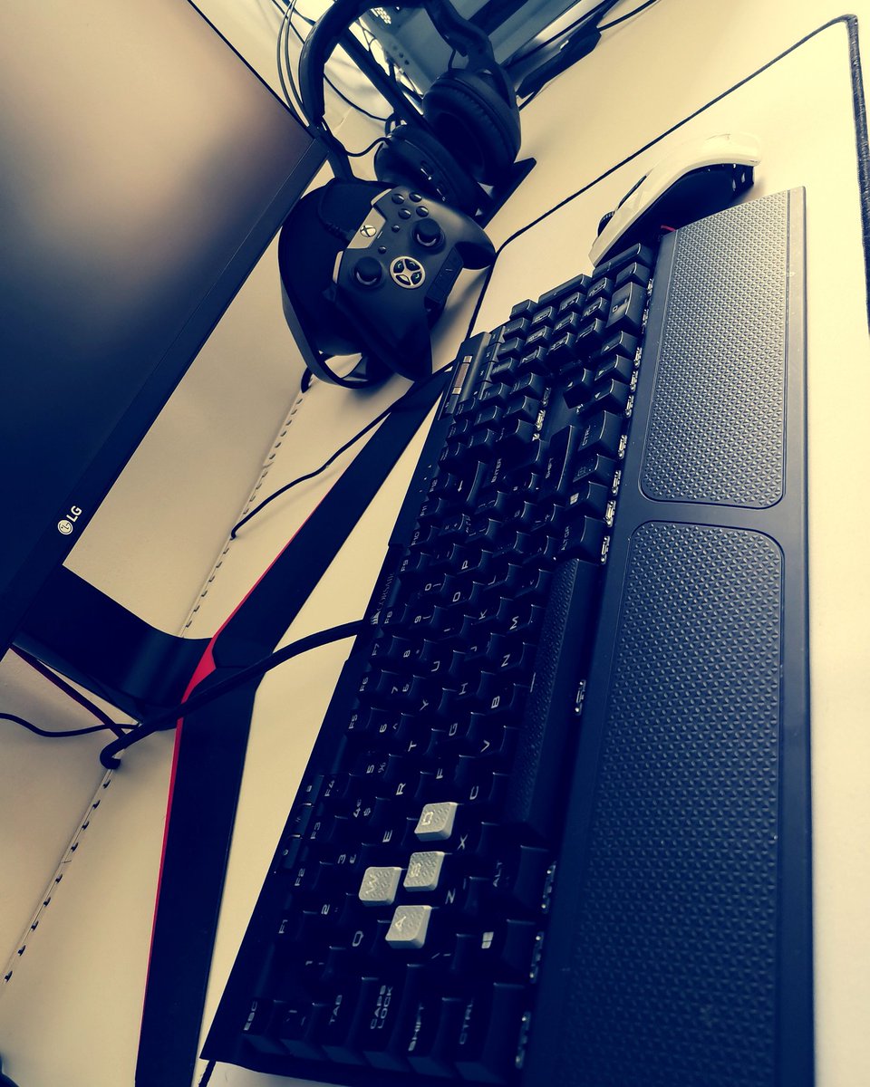dhbkmax's tweet photo. Corsair MK.2 doing great and smoothly fine for the gaming experience. #corsair #corsairgamingkeyboard #gamingsetup #gamingkeyboard #gamingkeyboards #gamers #pcgamers #pcgaming #keyboardtech https://t.co/X4Y6OMj1Gq