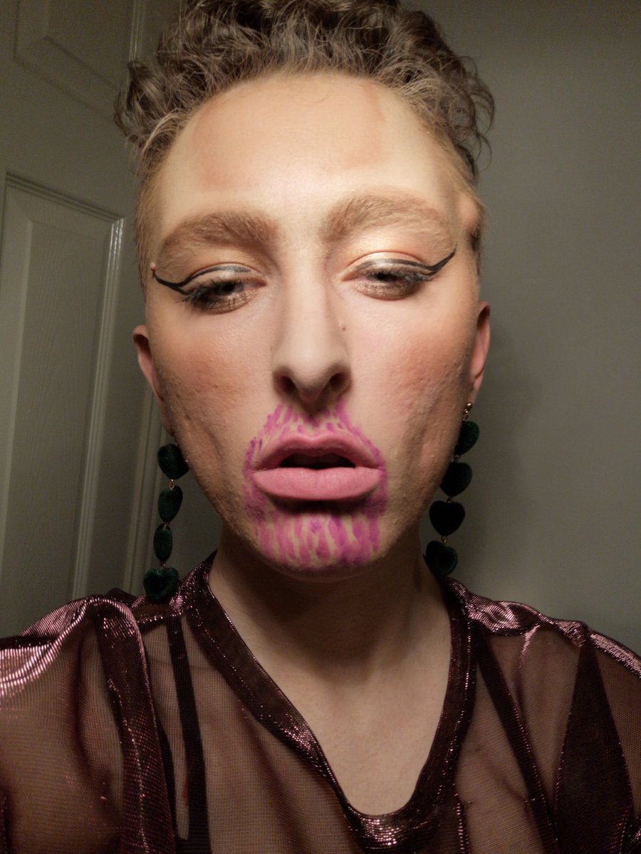 Solarisdrag's tweet image. Saturday night ✨🌃💕 #dragking