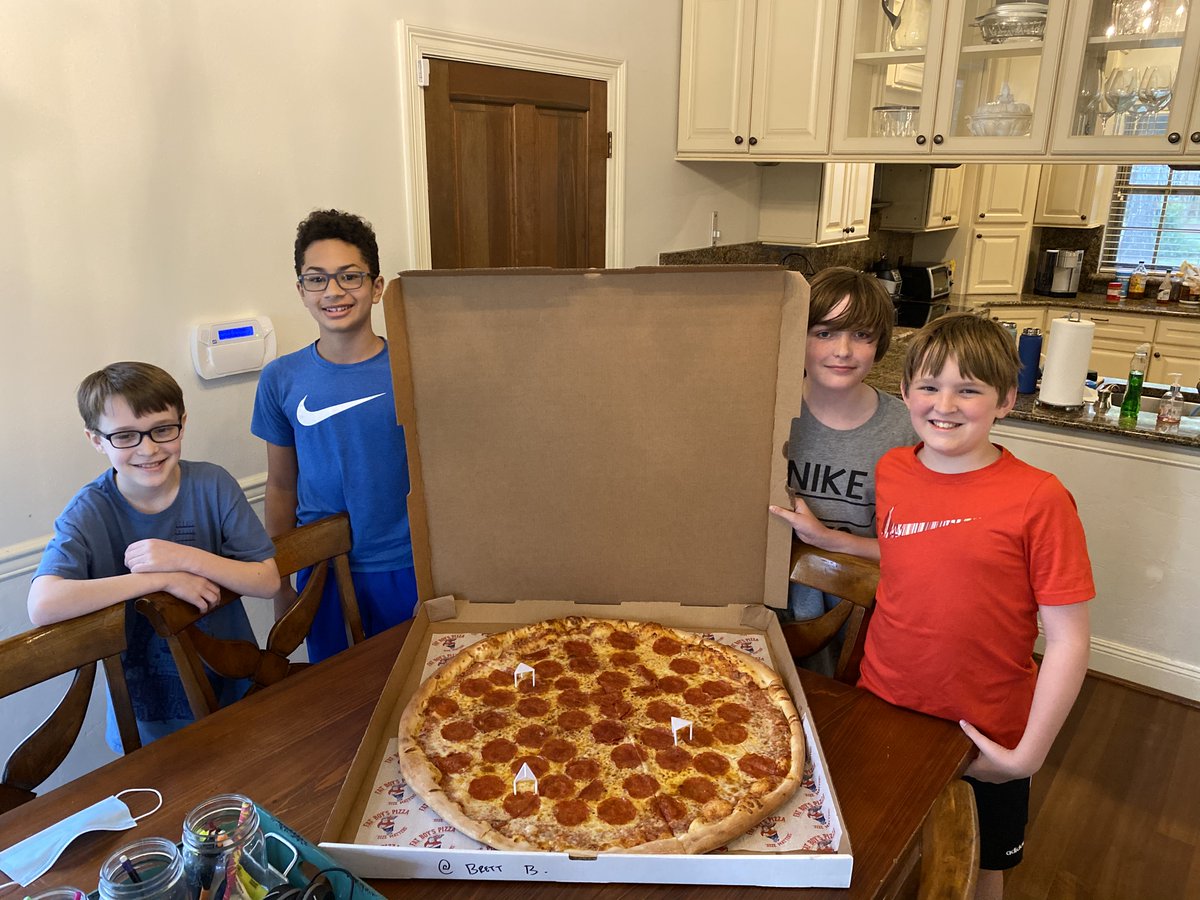 Fat Boy S Pizza Sur Twitter Brett Loves Fat Boy S Pizza Brett Had A 12th Birthday Party Brett And His Friends Feasted Https T Co Vfrrkaedcq Twitter