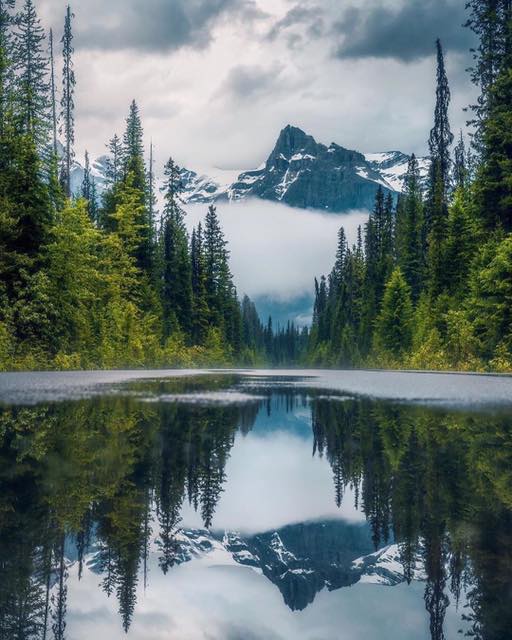 Mountain Lake Reflection! 🤩