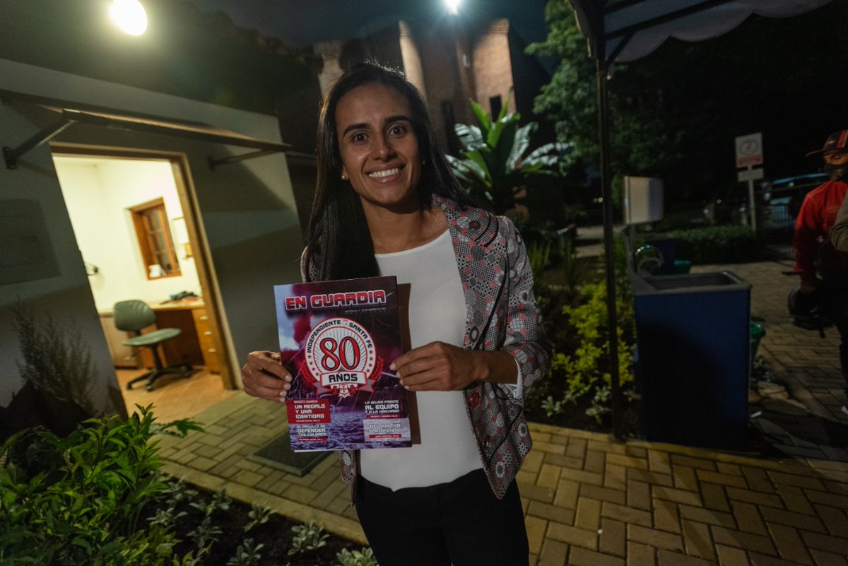 <a href="/Gabyhuertali/">Gabriela Huertas</a> ya tiene su #RevistaEnGuardia especial #Los80DelLeón, adquierela en nuestra tienda on-line 🛍️ lgars.com.co domicilio gratis dentro de Bogotá 🛵