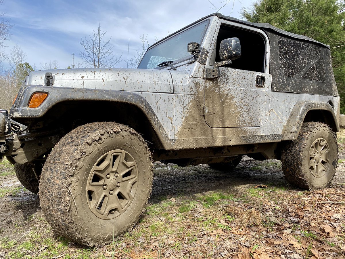 The LJ got to play in the mid and trail ride today. Thanks to HBY Trail for hosting today. Lots of run #jeeplife #jeep #jeeplj