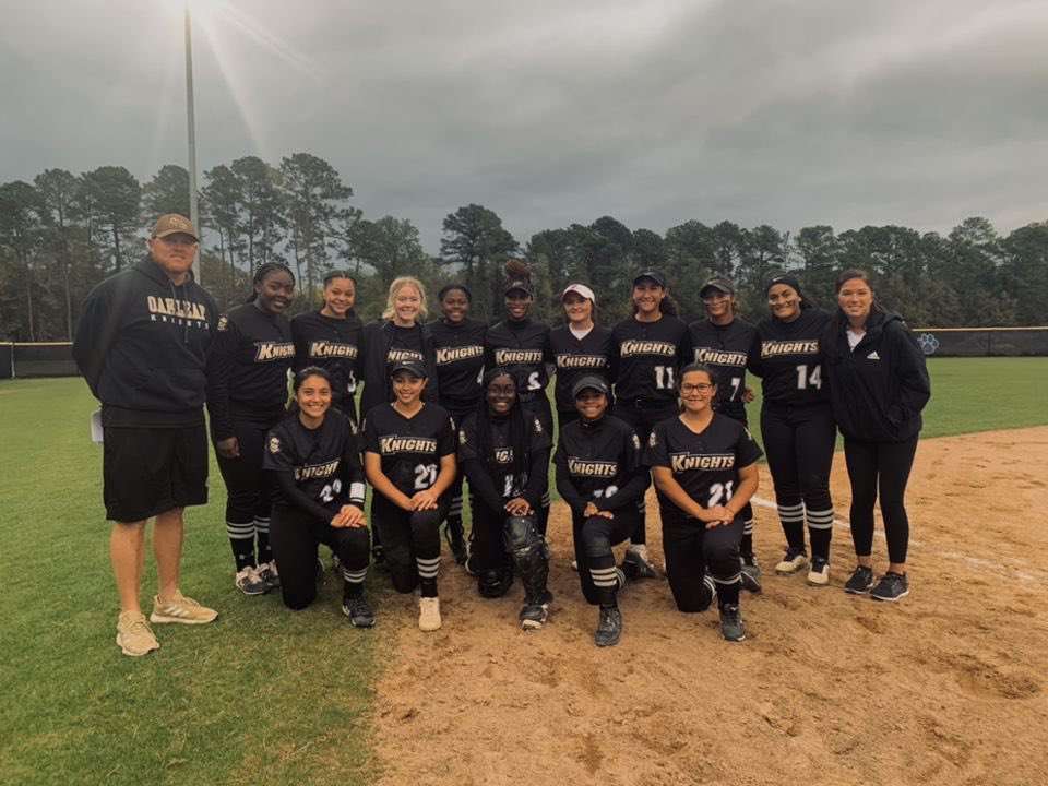 OakleafSoftball's tweet photo. The Knights got royally dubbed at the Tournament of Champions, taking 1st place after defeating GHS 14-3! Thank you @RidgeviewSoftb2 for having us 😁 🏆 https://t.co/zIgpLm8IsF
