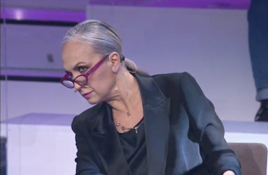 vinumetdido's tweet photo. Esa e Gaia eliminati in prima puntata ma sappiamo tutti chi meritava di uscire per PRIMA #Amici20 https://t.co/ly7OdwX4f4