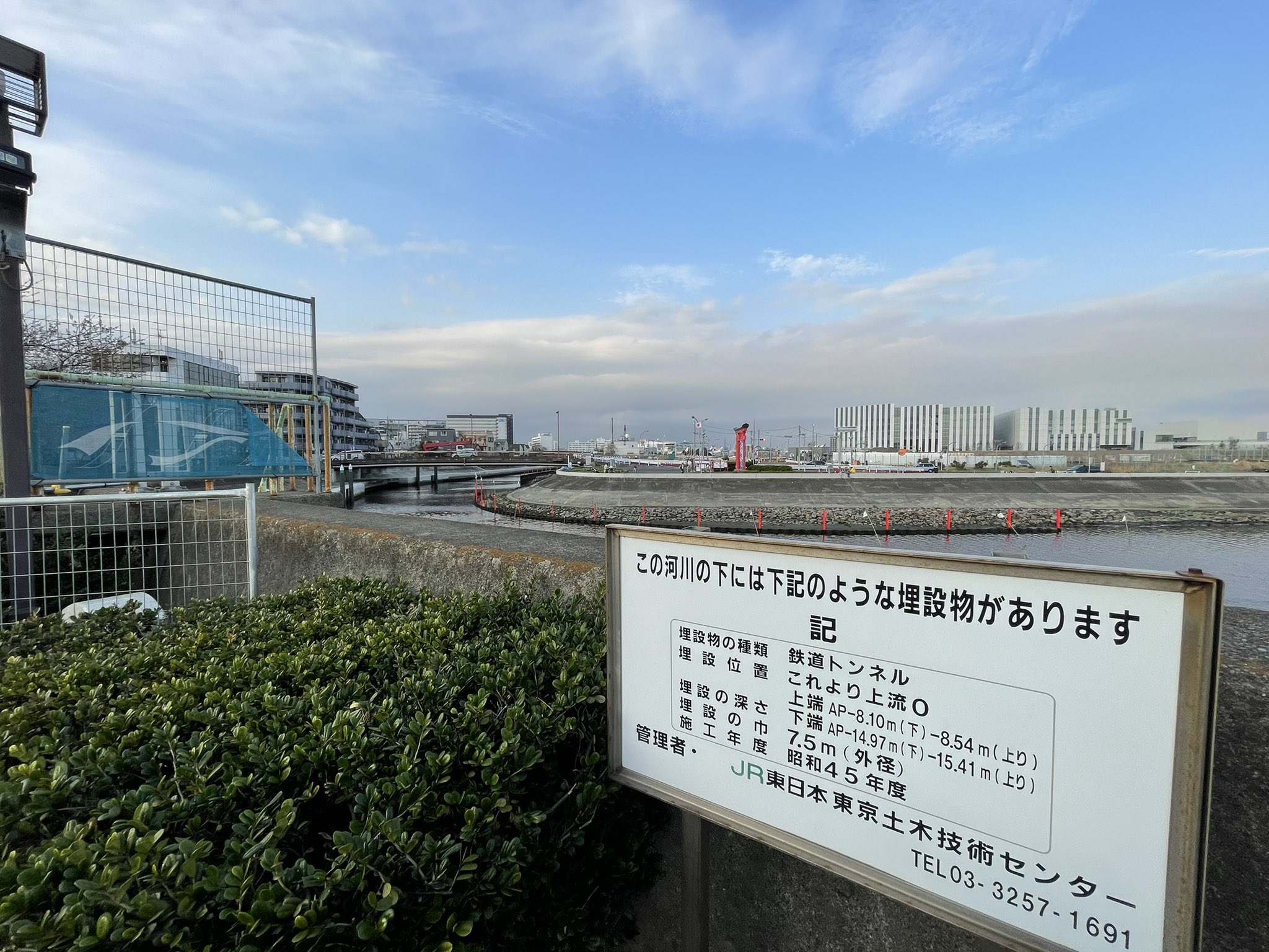 Adomachizuki 多摩川左岸 海老取川河口 東海道貨物線 京葉線 羽田トンネル 羽田連絡道路 遠景 21 3 羽田連絡道路 T Co Jcinpuwtnl Twitter