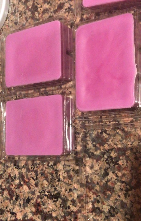 BalanceCollect1's tweet photo. ✨Wax Melts✨
$7 per container
I have some with & without Decorations!!! You can inbox me or follow my Instagram @Balance.Charms
I currently don’t have a website but will hopefully soon. #BalanceWax #BALANCECOLLECTION https://t.co/He0vYpBSll