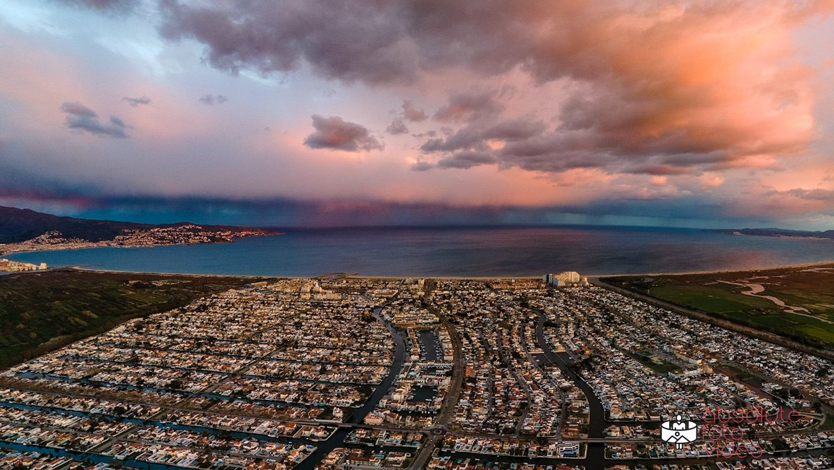 FotoAbsolute's tweet image. #Empuriabrava @empuriabravacastello #AltEmporda @visitroses @visitempuriabrava @emporda_info @catalunya_foto @catalunyaradio #CatalunyaExperience #Catalunya #DronePhotography #Dronestagram #DJI #MavicAir2 @pgytechglobal #Drone #DroneOfTheDay
instagram.com/p/CMqPuEoJR_H/…