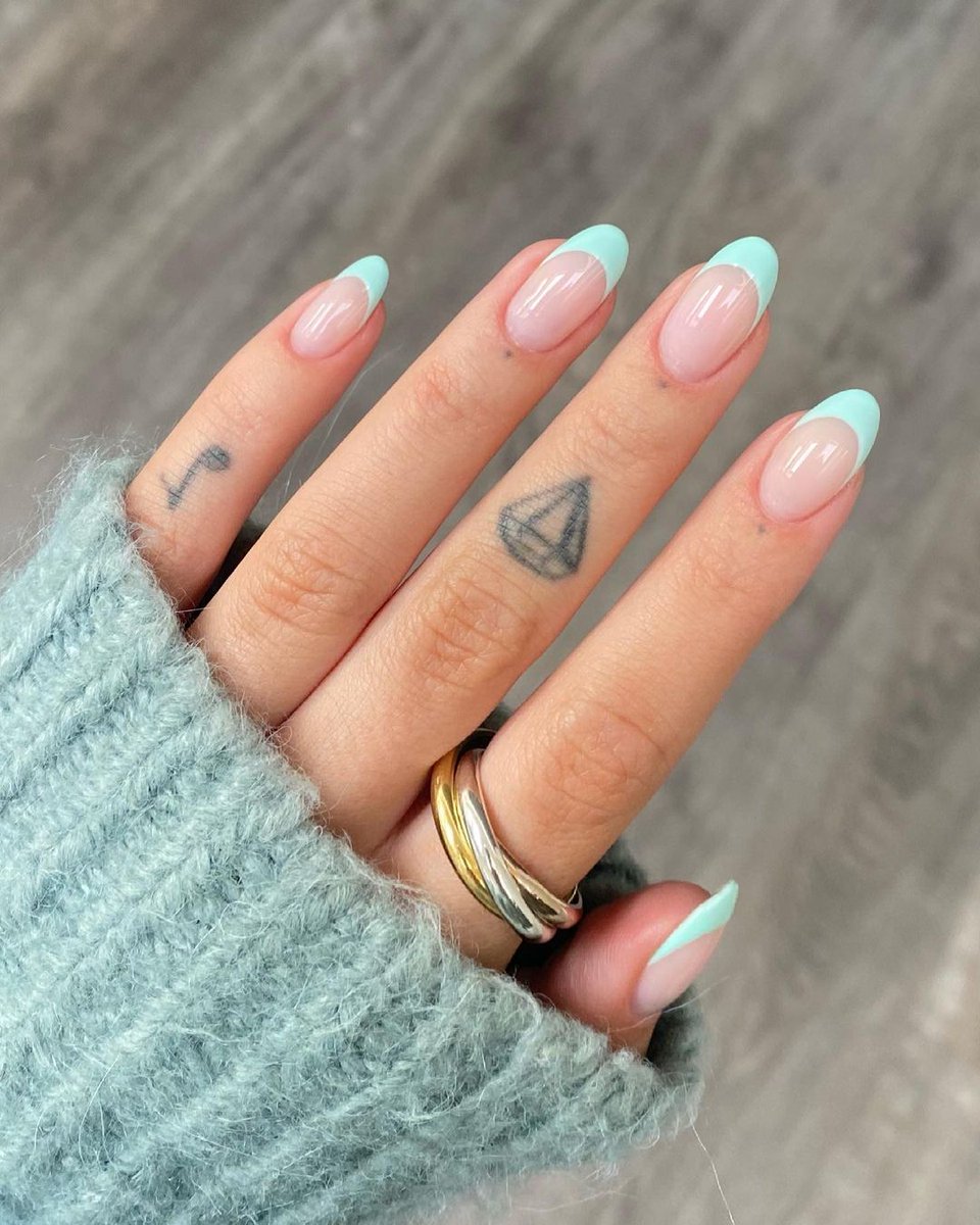 RowandaShop's tweet image. Me showing off my nails the next time I get them done #nails 🥰
