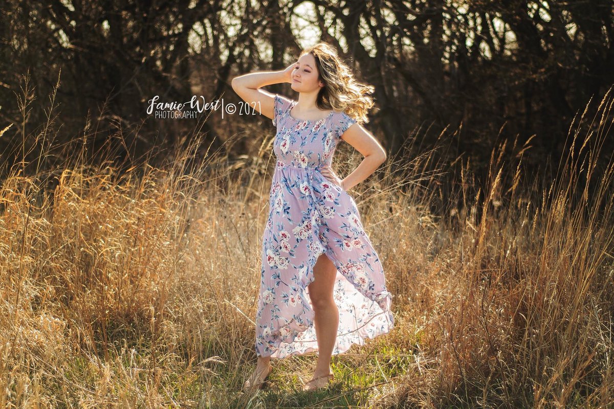 famiewest's tweet photo. Hello, beautiful! Fought the wind with Alexis tonight for her first session. Can’t wait to shoot with her again!! https://t.co/irgeLj7EtB