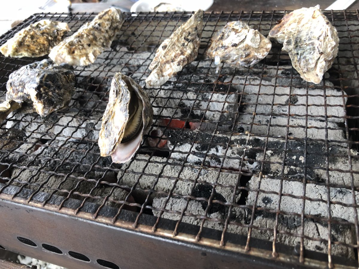 天神地祇 本日の体重増減 前日比 0 5 Kg 昨日 赤穂の 焼き牡蠣大豊で 焼き牡蠣を 二人でバケツいっぱいたらふく食ったのに この程度の増加でよかった 笑 焼き牡蠣 焼き牡蠣大豊 ダイエットしている人と繋がりたい ダイエット T Co Gvcgtdlv2y