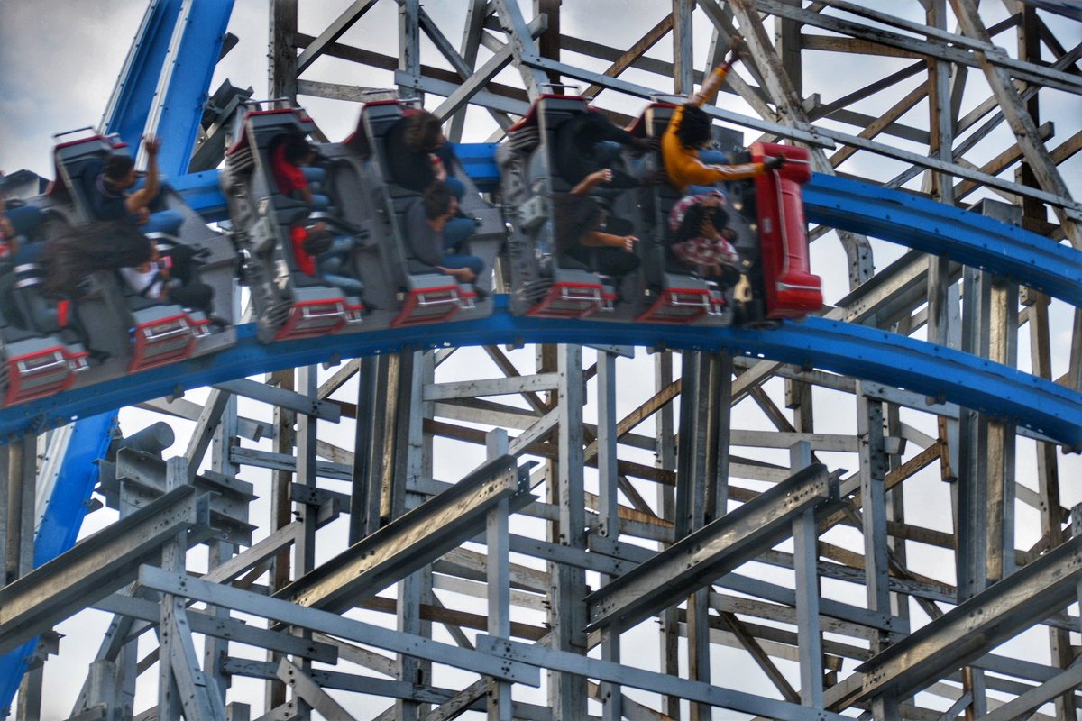 jsz1978's tweet photo. Such an incredible ride! #twistedcyclone @sfovergeorgia https://t.co/xG1hvLEa6V