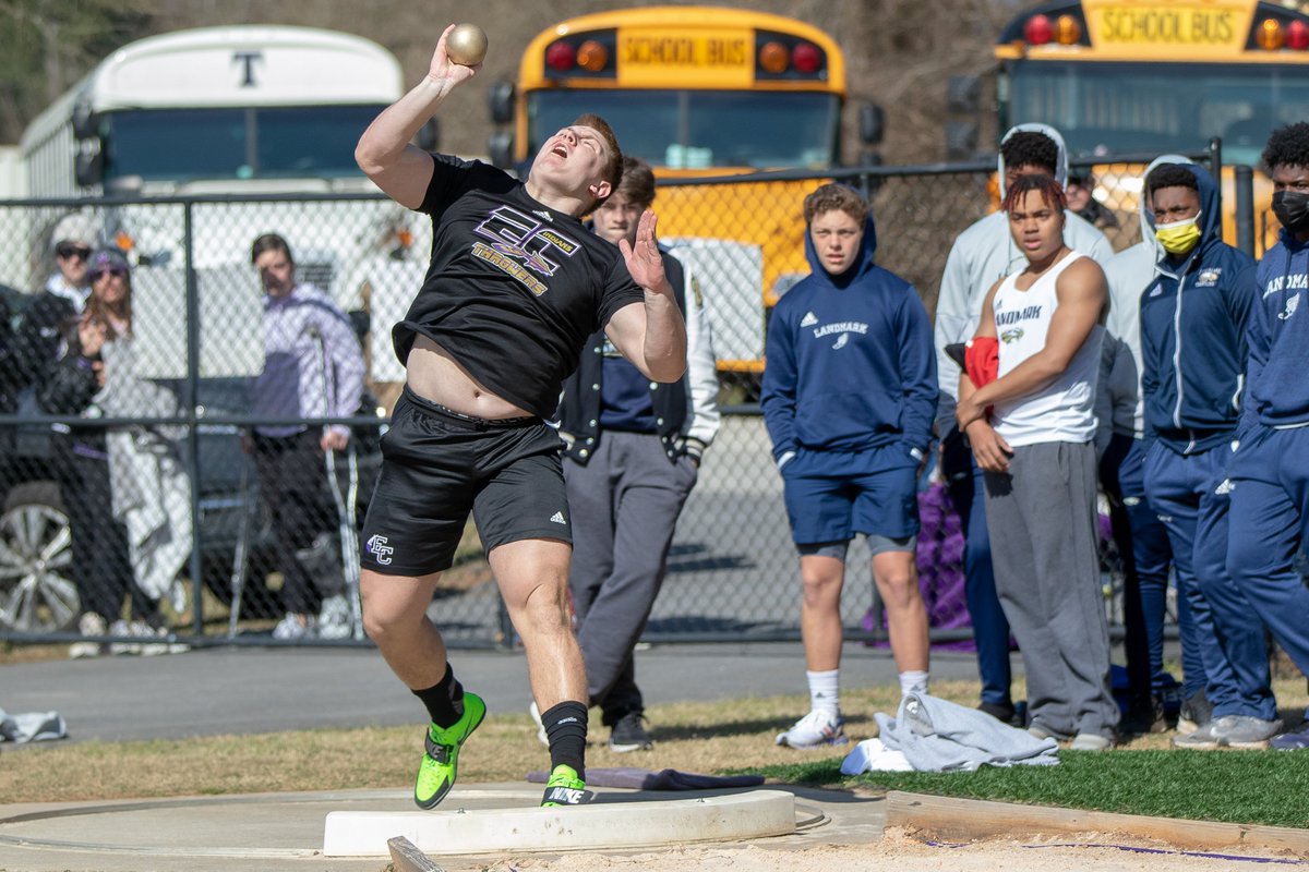 CowetaScore's tweet photo. Another 50-plus foot day in the shot put for @AaronFenimore1 . Stadium record at Coweta-Fayette Invitational.
@ECHSrecruits @CoachSmallEC https://t.co/DSLEbMJ2Gh
