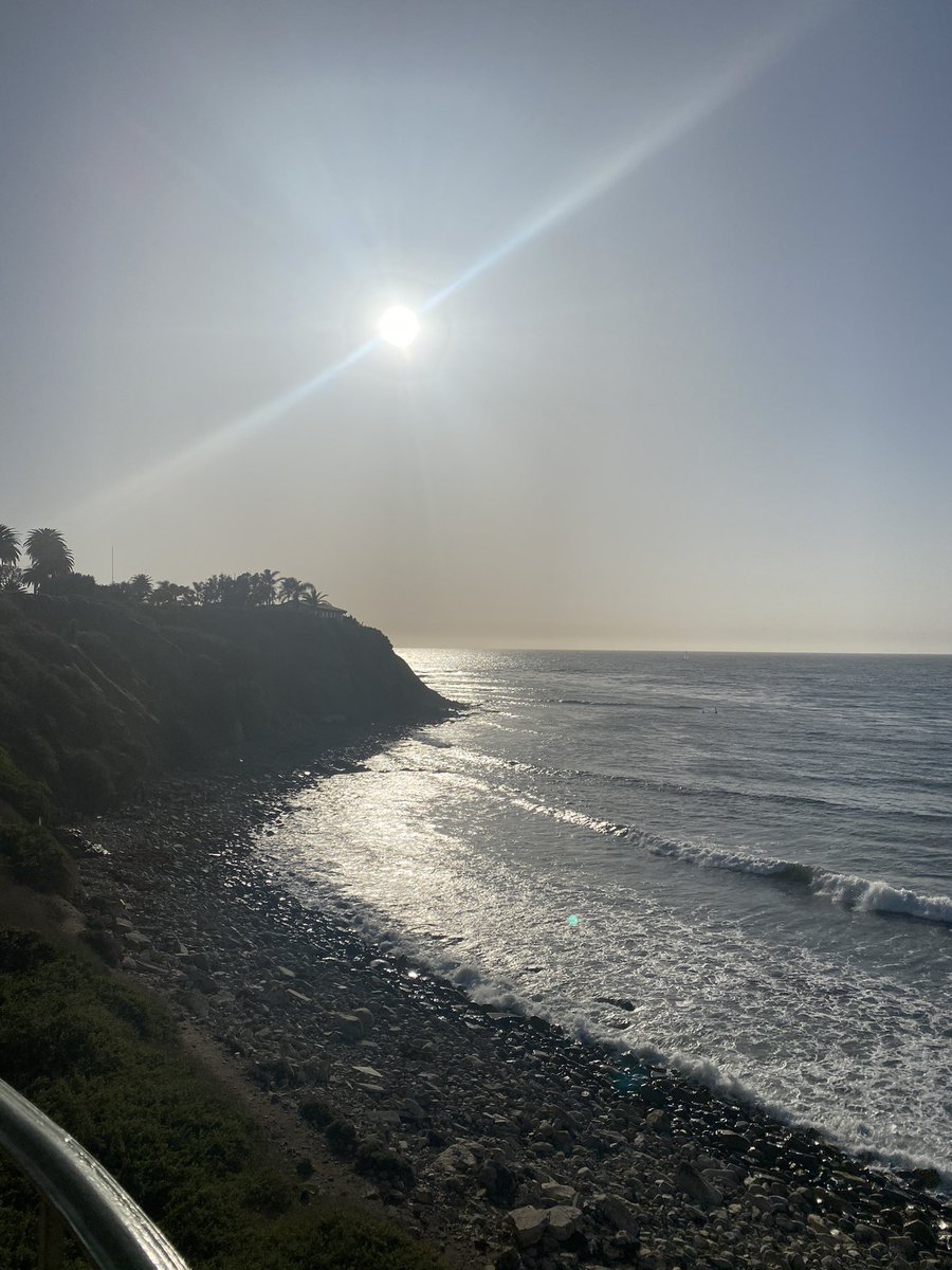 OCGreekGrl's tweet photo. Wine +Magestic views of Pacific Ocean= Heaven 💫

#SocalViews #SaturdayVibes #weekendmood #CaliforniaLiving https://t.co/QXmlRMzgi7