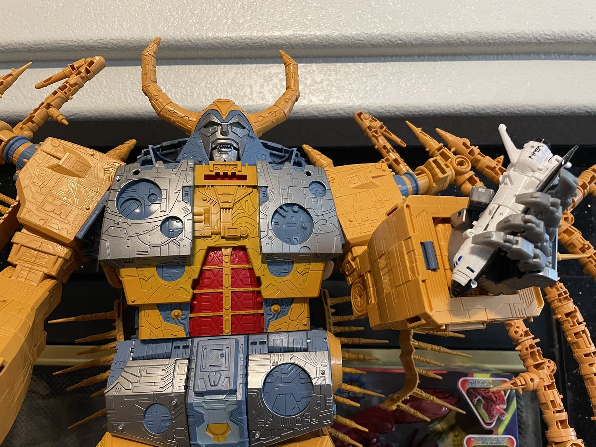 RandallSpence's tweet image. #Transformers #Unicron transformed! With yet another Midnight photobomb.
