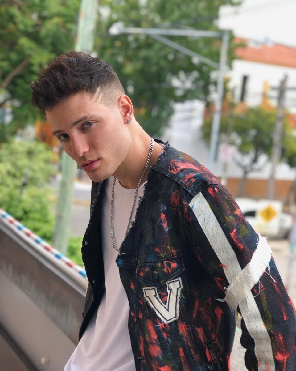 VainyArgOfc's tweet photo. 📲 @vainymusic via instagram "andaba desaparecido cocinando lo nuevo, en que andan?👋" https://t.co/JVr6gi9pxF