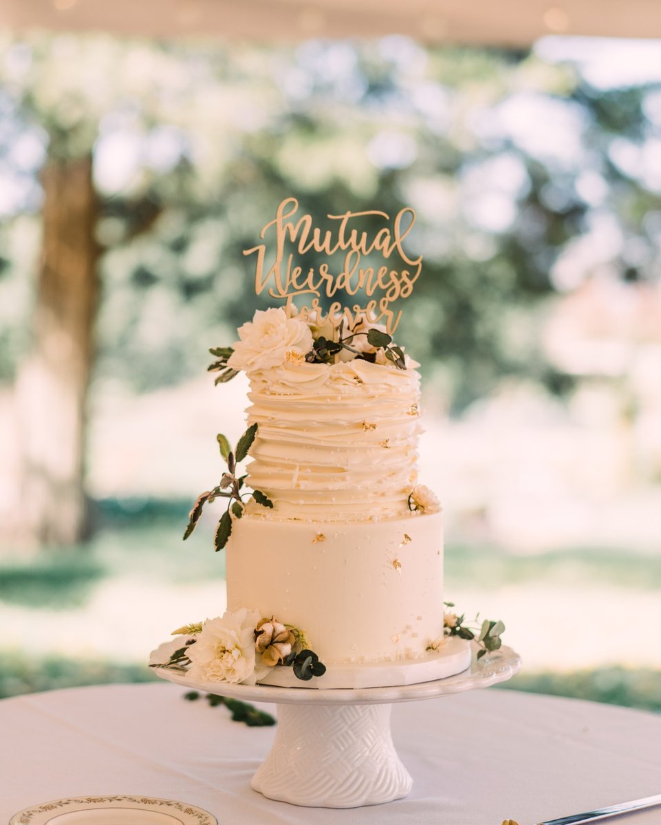 Mutual weirdness forever 🙌
.
.
.
@lolagracephotography #cornmanfarms #annarbor #dexter #mittenlove #puremichigan #visitannarbor #destinationannarbor #michiganweddingvenue #miweddingvenue #weddingbouquet #bridalbouquet #whitebridalbouquet #venuescout #venuewithaview #weddingday