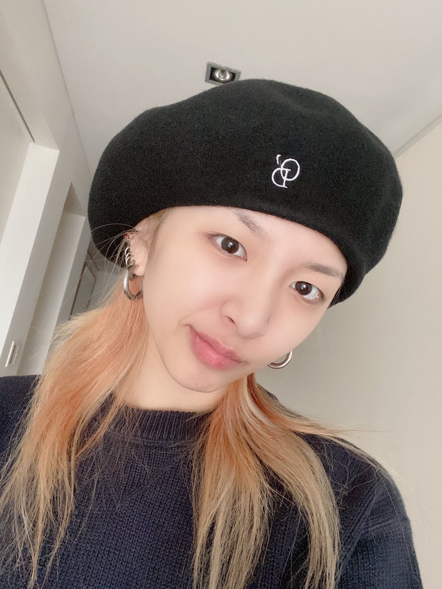 KARD_Official's tweet photo. [JIWOO]

트위터 오랜만! :)
머리 궁금해 하실까봐 방금 토도독 🐋 https://t.co/NKLuoWYafV