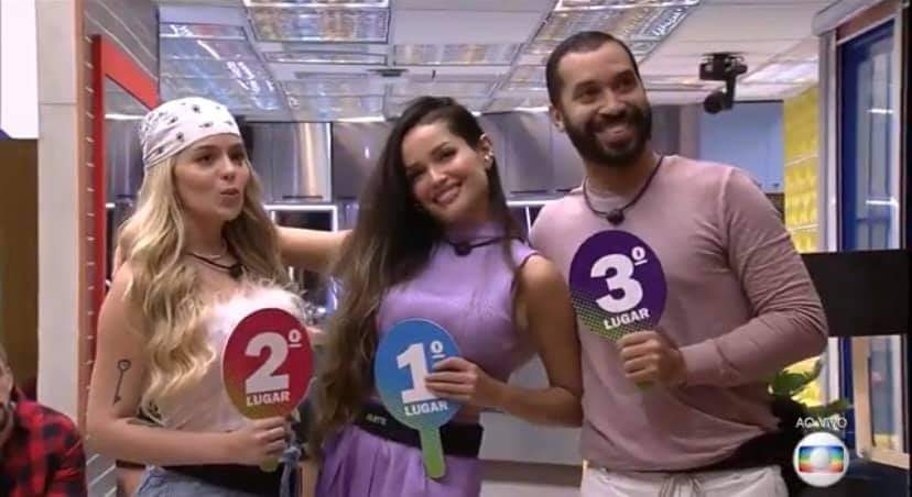 Amandadejesus08's tweet photo. Não estou julgando, mas a @ssarahandrade nunca esteve na prioridade da @FreireJuliette. E lembrando que lá é um jogo, é um comendo o outro. Gosto muito da @FreireJuliette, mas a @ssarahandrade e quem joga de verdade.
#TimeSarah https://t.co/rPJPWGmx0S
