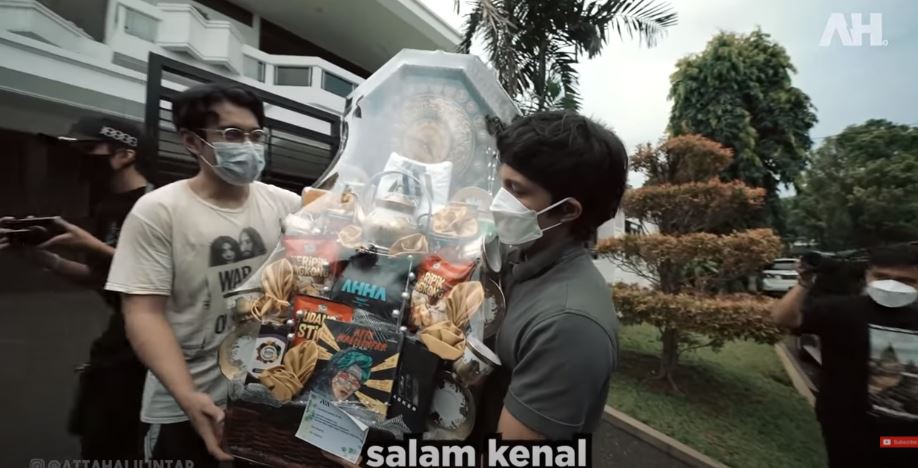 Bingkisan yang dibagikan Atta Halilintar menjelang hari pernikahannya.

