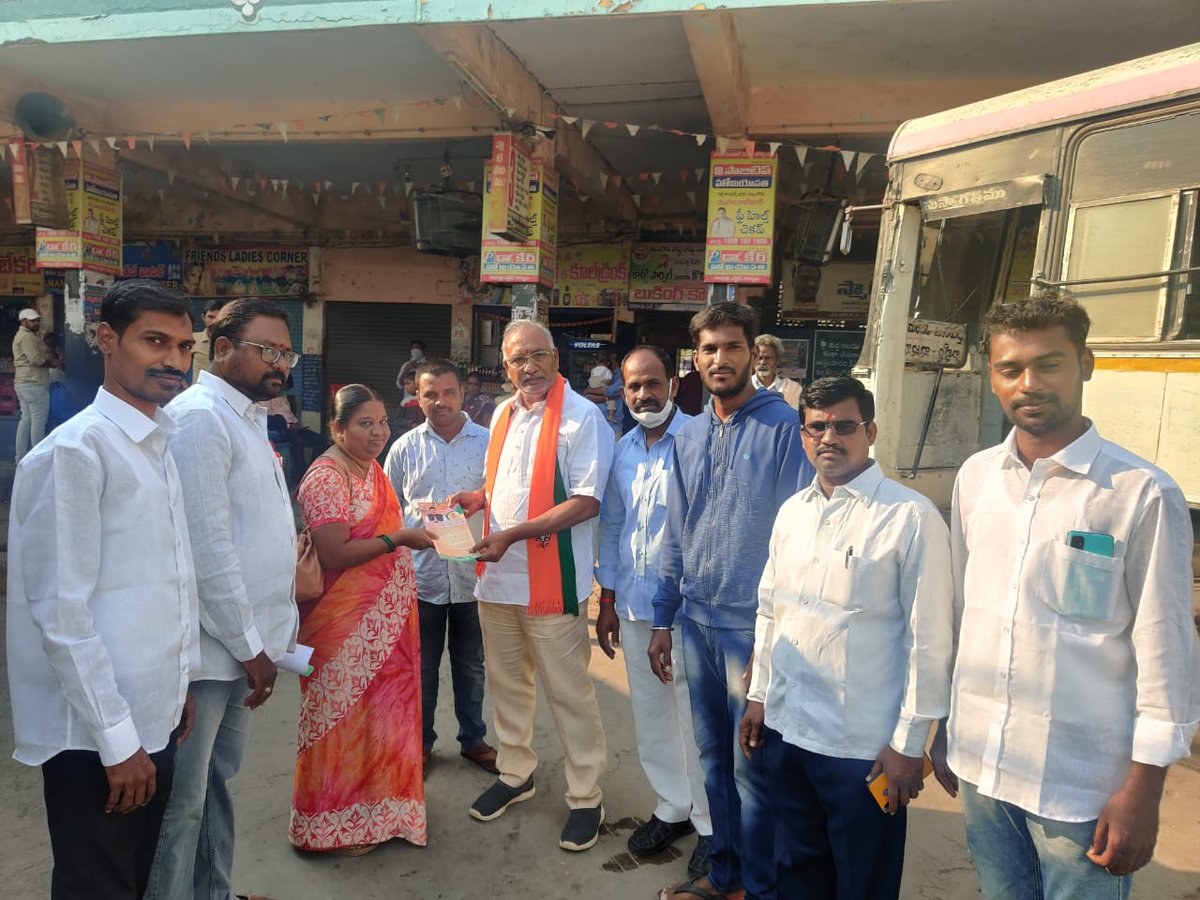 RajavardhanBJP's tweet photo. ఈరోజు ఉదయం 7:30 గంటల నుండి వనపర్తి బస్టాండ్ లో ప్రయాణిస్తున్న గ్యాడ్జెట్ ఓటర్లను కలిసి మా భారతీయ జనతా పార్టీ MLCఅభ్యర్థి రాంచందర్ రావు గారికి (S.L No-2) మొదటి(1)ప్రాధాన్యతఓటును ఎయ్యవలసిందిగా నేను శ్రీనివాసులు,  రామ్మోహన్,సుగురురాము,తిరుమలేష్, రాము,విజయ్,భరత్,రాజులతో పాల్గొన్నాను https://t.co/TdsozyT7nz
