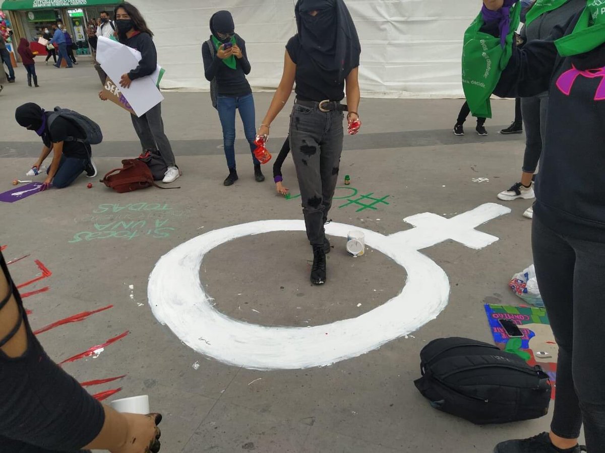 ReynosaFem's tweet photo. Haciendo historia desde Reynosa💜 #8M2021 #feminismo https://t.co/yWHso2MTDs