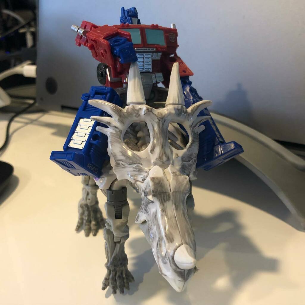 IsomorphicPrime's tweet photo. Ride’em Fossilizer!!!
#transformers #beastwars #transformersbeastwars #transformerstoys
#warforcybertron #warforcybertronkingdom #kingdom
#predacons #ractonite
#autobot #optimusprime #optimus #prime
#toystagram #toycollector #toycollection #playtime https://t.co/tYPhtL0mDX https://t.co/zgrF6Sf2e4