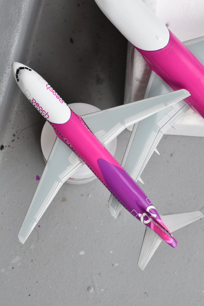 休みをフル活用して進めていく
エアバスA320のコロガードはいろいろな説があるけど
今回は指定色のエアクラフトグレーに落ち着きました

何が正解かは人それぞれ。
#ハセガワ　#エアバスA320 #peach #旅客機プラモ