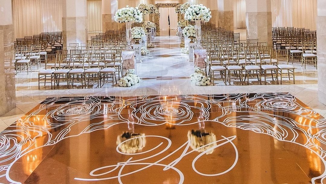 southernexchatl's tweet image. An exquisite custom floor design by @indaglowproductions in Whitehall Ballroom ✨@ellybevents⁠ @stanlophotography #luxurywedding #customflooring #customdancefloor #customdancefloordesign #customfloors #weddingdance #dancefloor