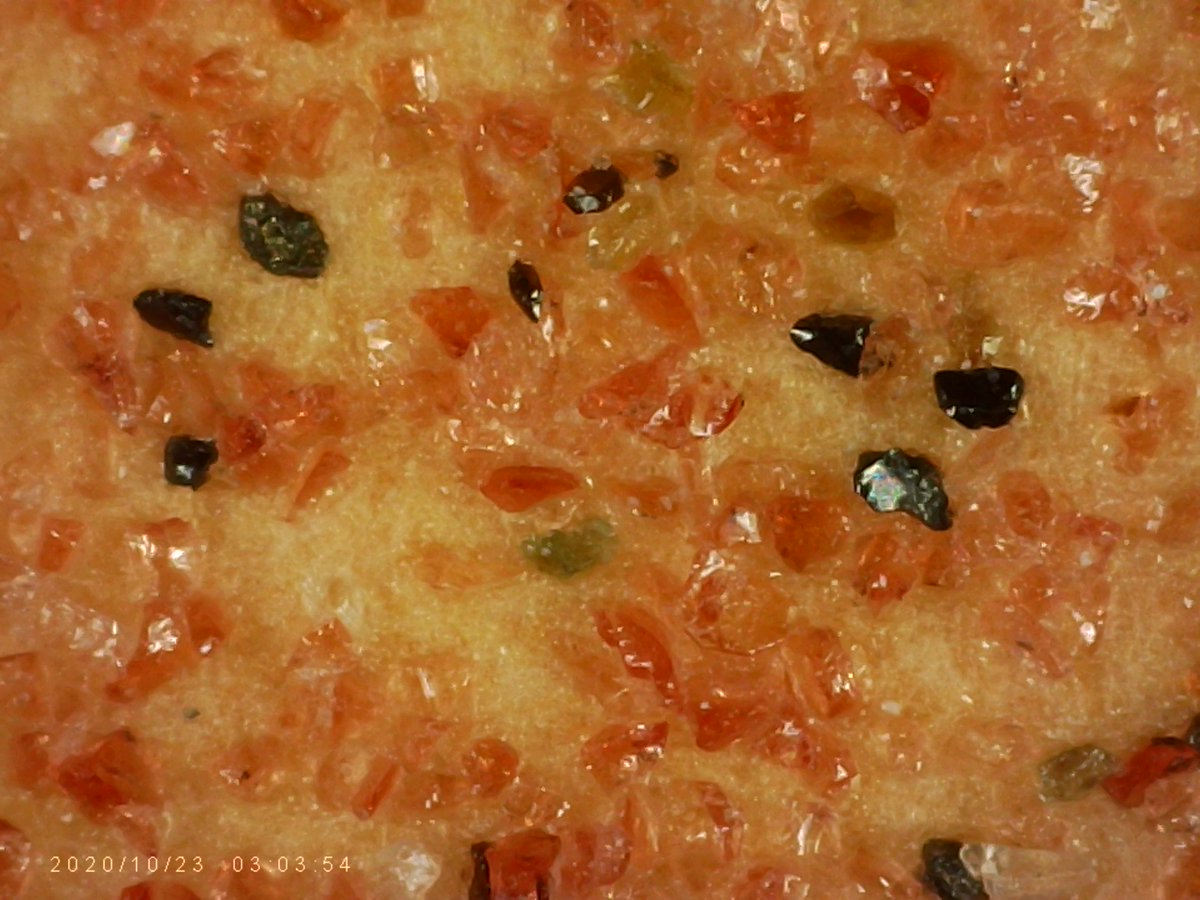 1000_stuff's tweet image. Sandpaper magnified 1000x