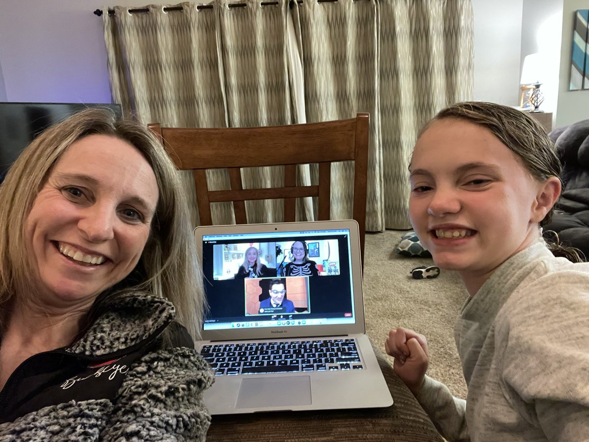 Caylee and I are TOTALLY geeking out! Hanging out with <a href="/AbsolutelyMindy/">Mindy Thomas</a> <a href="/guyraz/">Guy Raz</a> and <a href="/goraina/">Raina Telgemeier</a> tonight!! <a href="/wowintheworld/">Wow in the World</a> zoom!