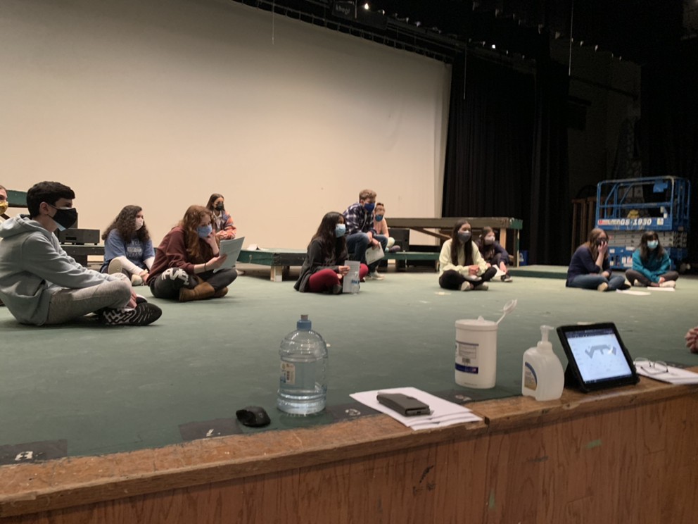TeacherKamps's tweet photo. After nearly an entire year, we are back to having in-person theatre rehearsals at HHS! A great first day! #theoryofrelativity @EWRSDArts @HHS_vinson https://t.co/RxoNj6UY1O