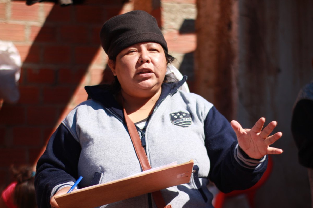 #8M2021

Hoy, siete de cada diez de los cargos de liderazgo de los más de 560 asentamientos populares en los cuales trabaja TECHO en toda Latinoamérica son femeninos.
Es necesario aumentar los esfuerzos para la igualdad.

#TECHOBolivia
#Momentodeactuar