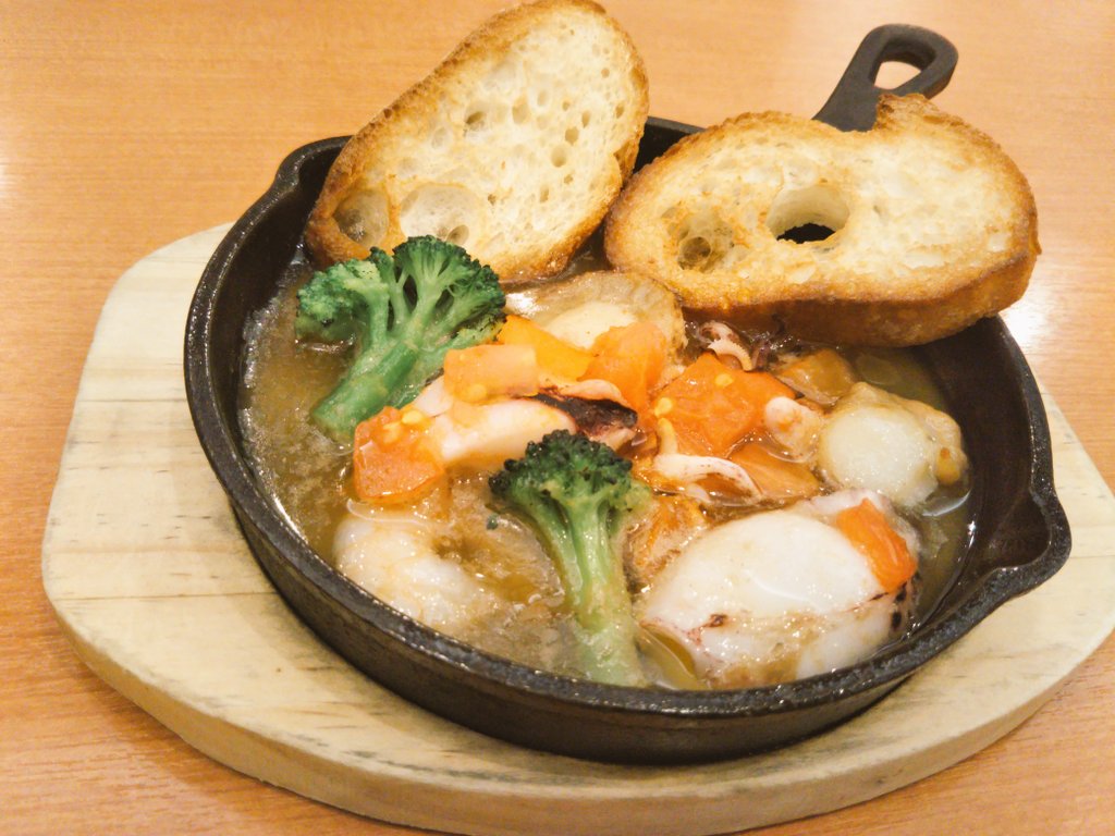 elegant_fish's tweet image. （つづき）

#Webアプリケーション を #デスクトップアプリケーション らしく作るには…

#HTML を自由自在に操る事
その為には
テキストでHTMLを始めから書く事
#DOM を理解しないと #JavaScript で画面ぐりぐりが出来ません…（ドム…モビルスーツの🤣）

（つづく…かな？）

#プログラミング