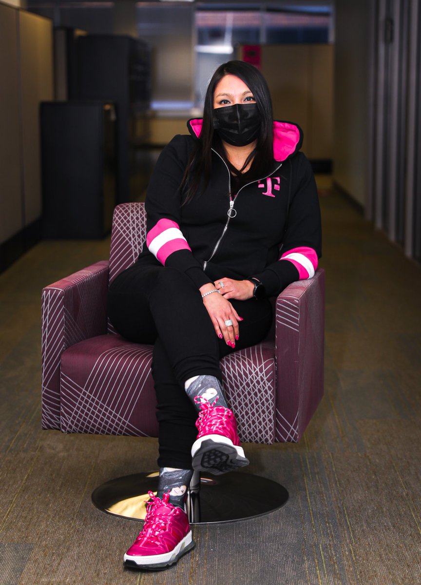 It’s #InternationalWomensDay and I dedicate this this thread to the BOSS ASS LADIES I’ve had the pleasure of photographing!!!! 

Staring off with the QUEEN 👑
<a href="/SellPhones4/">EB</a> 

(It’s a thread)