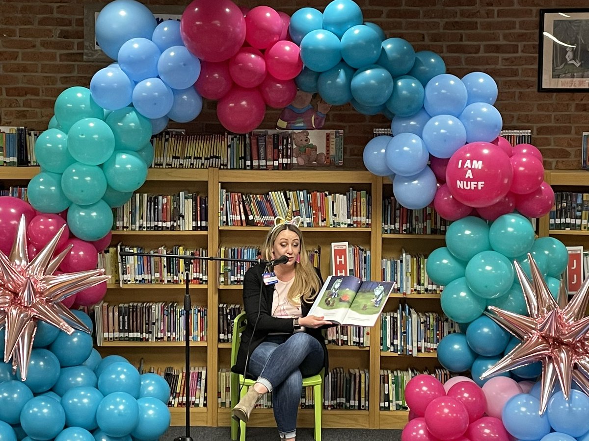 Thank you HEB and SAISD for bringing San Angelo Reads to Bonham. Special thanks to HEB for donating books and snacks to our students and flowers to our staff for International Women’s Day! #SAISDReads