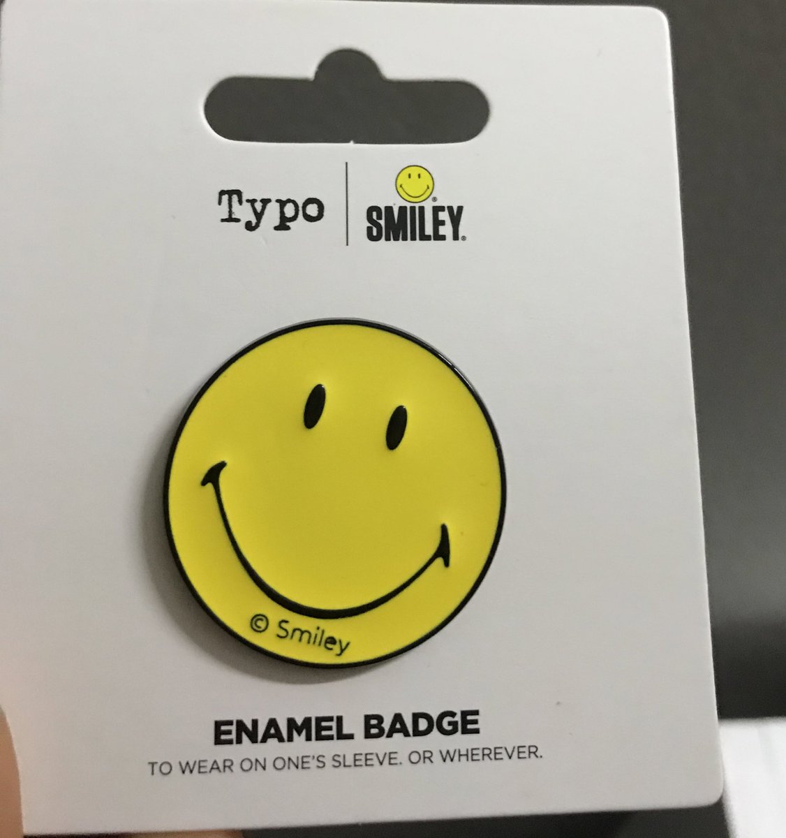 seonhonoh's tweet photo. I bought a metal badge cause this reminds me of Kim Seonho ◡̈ #KimSeonHo #isntthatcute #loveofmylife https://t.co/y4WYJAaKyn
