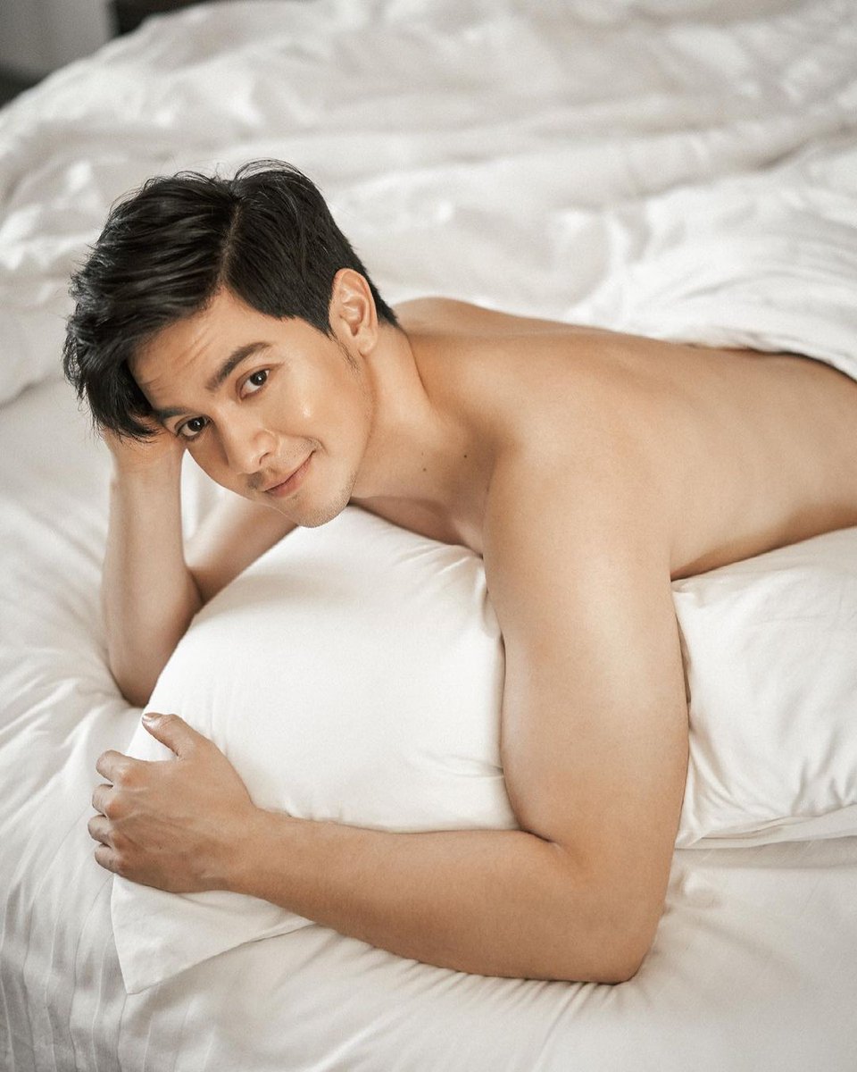 chrlsxxvi's tweet photo. "Ready to #BareYourBack this summer? It’s time to say goodbye to body acne & dark marks, and say hello to clearer & smoother skin with my favorite @Oxecure_PH Sulfur Soap and Body Acne Spray 👍🏼"
@aldenrichards02 IG
#OxecureXAldenGotYourBack
#AldenRichards
#ALDUBatADNEmpowered https://t.co/yzT4njZt40