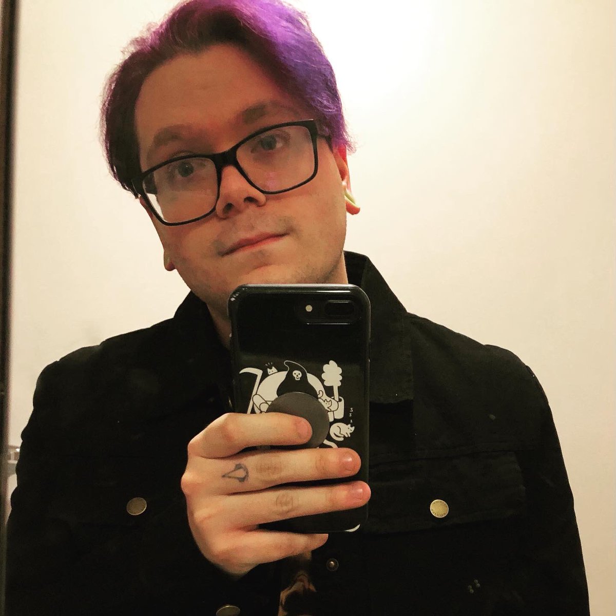 SamWastedR's tweet image. They say my brain melting
And the only thing I tell 'em
Is that I'm living for the present
And the future don't exist #theweeknd #purplehair #purple #loftmusic #houseofballoons #guyswithglasses #guyswithtunnels