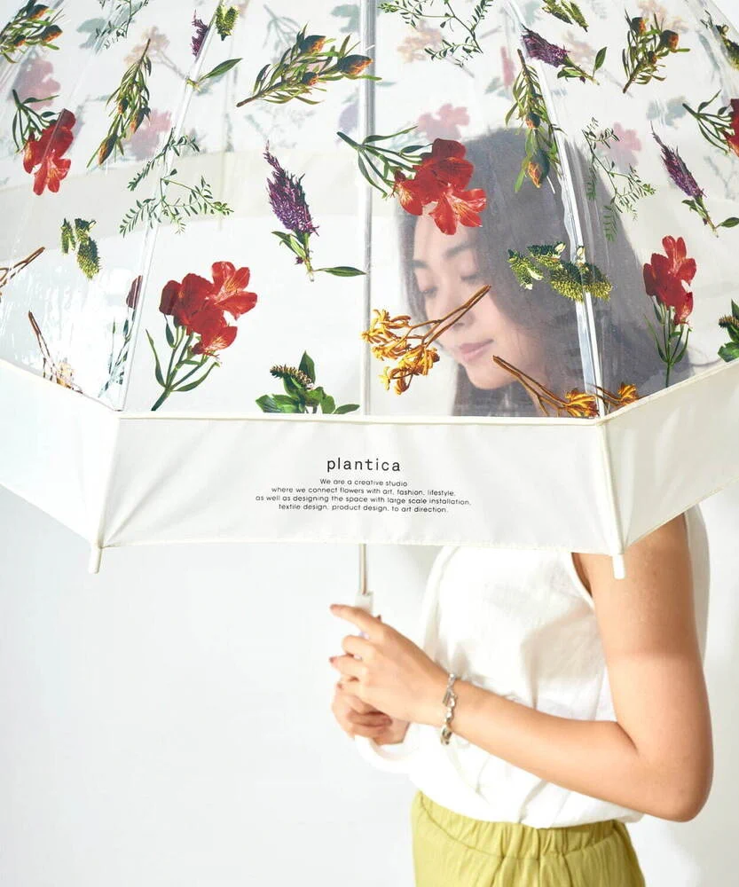 Wpc.の花が宙を舞う傘が可愛すぎる！カラフルフラワーを散りばめたドーム型の傘で雨の日も気分が上がる！！