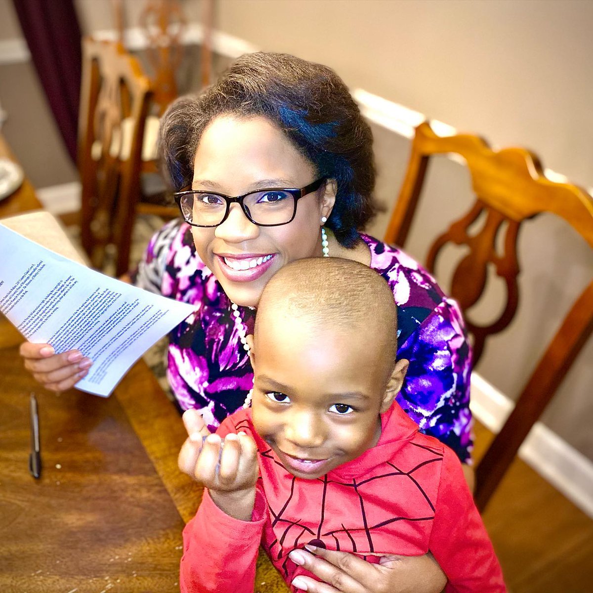 aejohnsonphd's tweet image. TFW your former advisee signs her book contract on #InternationalWomensDay. We see you @drdnwd!! Congrats!! @UofMCOMM 
#COMMStudyWithUs  
#WeBuildingSomething
#WomanistRhetoric 
#ProudAdvisor 
#TeamJohnson 
#HouseofJohnson 
#WhosNext