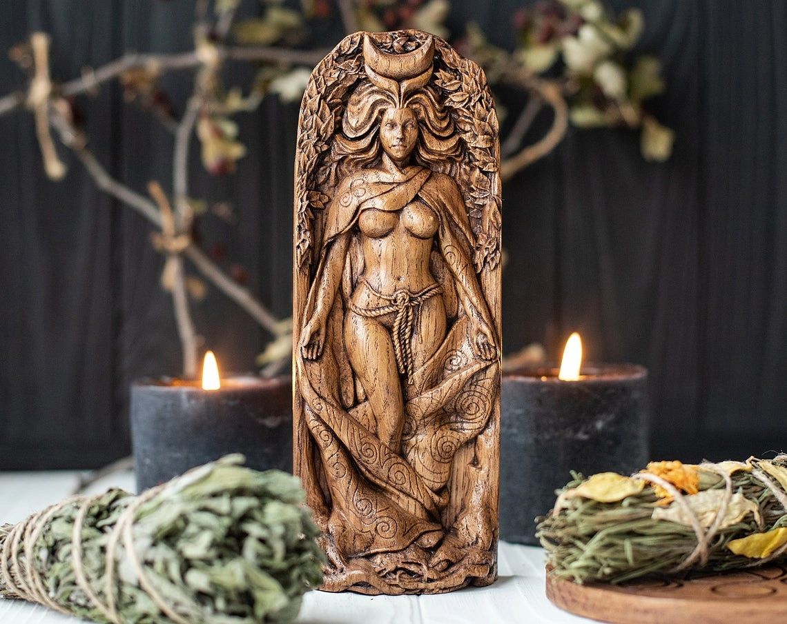 Goddess_Temple's tweet photo. We love this beautiful Moon Goddess statue by @Blagowood. She is sublime. We found her on @Etsy #BlessedBe the #Goddess #TwilightGoddess #Love #Wicca #Paganism https://t.co/hDnE0sOlRg