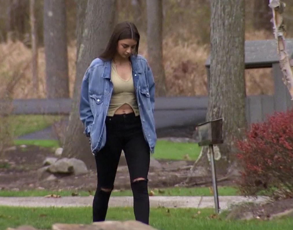 JambalayaQ's tweet photo. When your outfit is as bad as your personality.

#TheBachelor https://t.co/dXkx2umLFn
