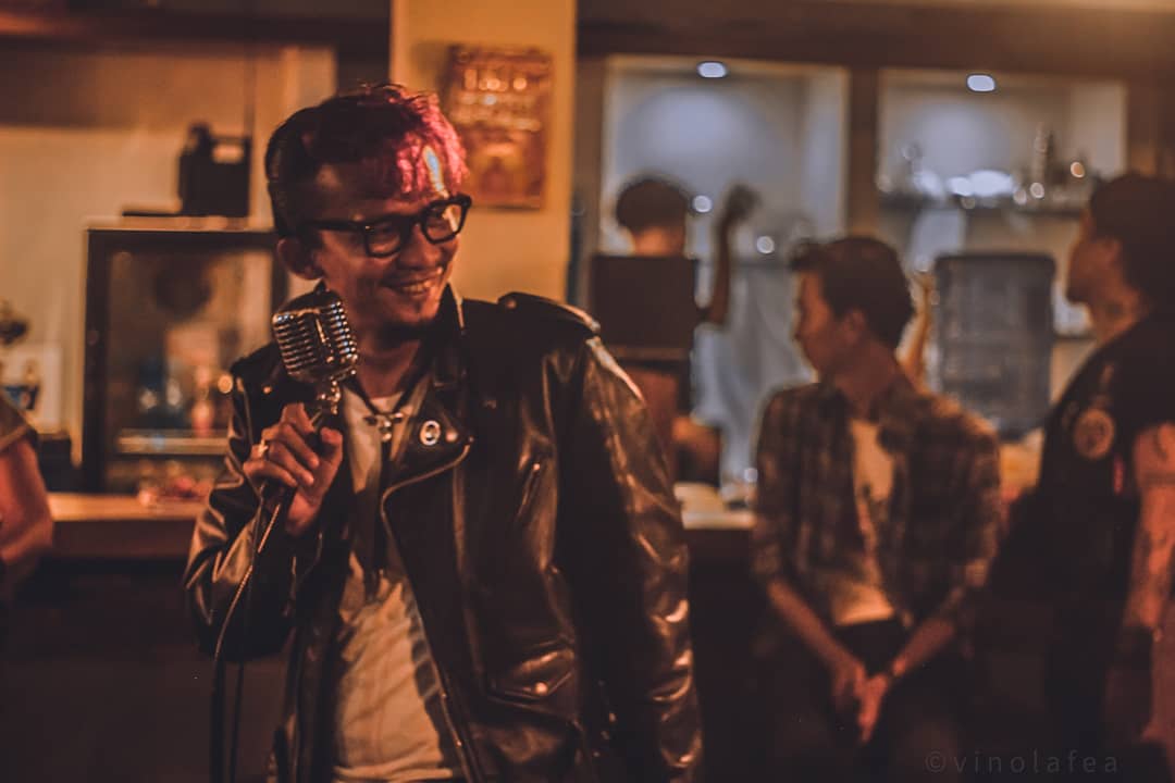 KikiTheKlan's tweet photo. Pukul tifa toto buang kata balimbing di kereta. Nona dansa dengan tuan jangan sindir nama beta.

@kikitheklan All Star memainkan lagu-lagu Maluku.

📸 @vinolafea_ https://t.co/gMTbMSoi31