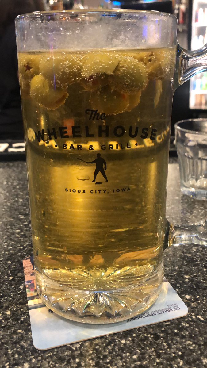 jillucifer's tweet photo. If I’m sticking to my hockey beer schedule (which I would like to), I need to finish this in 2 minutes. 😳🍻 https://t.co/2gAhKRmmu8