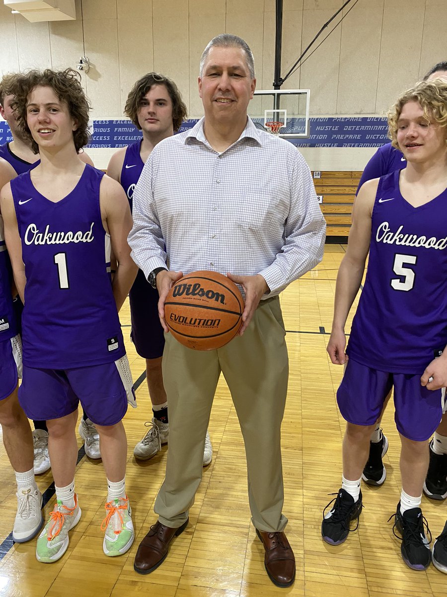OakHS76's tweet photo. Coach Mandrell picked up his 500th varsity victory tonight! #ItsGreatToBeYoungAndAComet https://t.co/2YMveppn5y