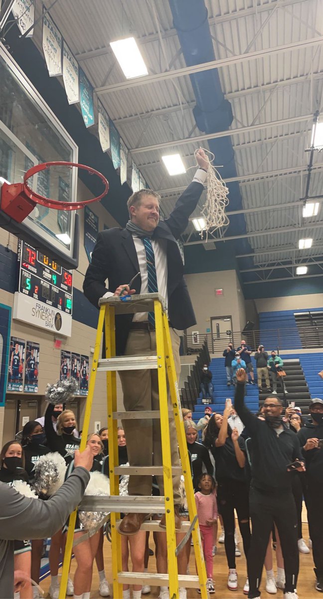 ST⭐️TE ... First time since 2014 that the Stars have been to the glasshouse 💍💍 Congratulations <a href="/DyronBirdwell/">Dyron Birdwell</a> and <a href="/siegelmbb/">Siegel Men’s Basketball</a> Yall aren’t done yet