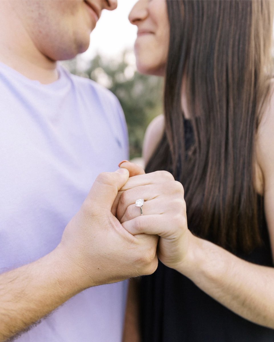 MandyBell02's tweet photo. Guys, yesterday I became a FIANCÉE!!! 💍 https://t.co/ZhVyaISFoH