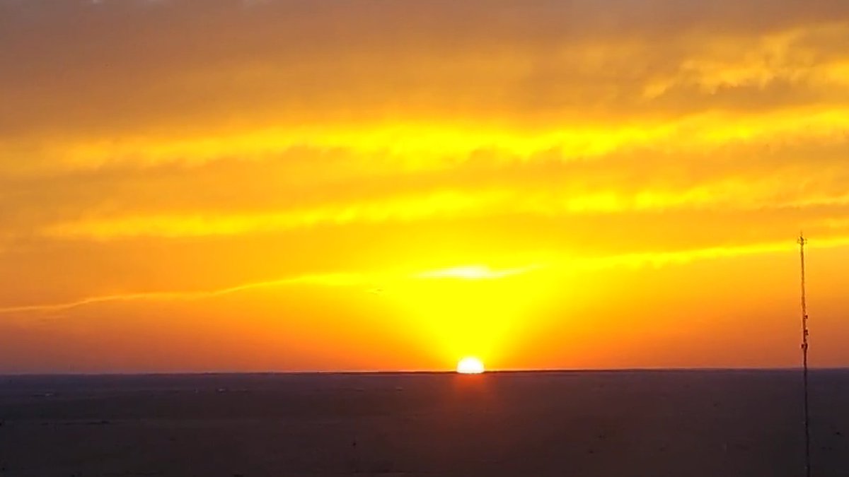 JohnHarrisWx's tweet photo. Beautiful Texas Panhandle sunset! #mypampa #phwx #txwx https://t.co/ooTXPrQmpY